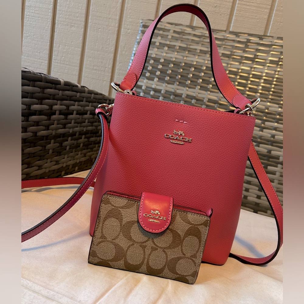 Coach Bucket Crossbody/Tote & Matching Wallet